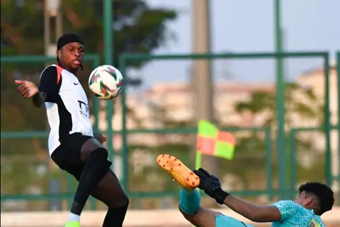  9 أهداف وإصابة عبدالمجيد وتألق الصفقات.. لقطات من ودية الزمالك والشمس (صور)